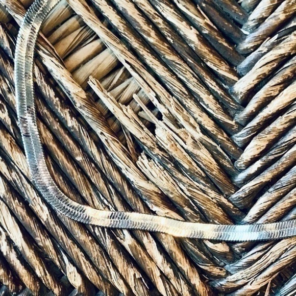 ✨💛 Silver Tone High Shine Flat Pattern Chain ✨✨ - Picture 4 of 7